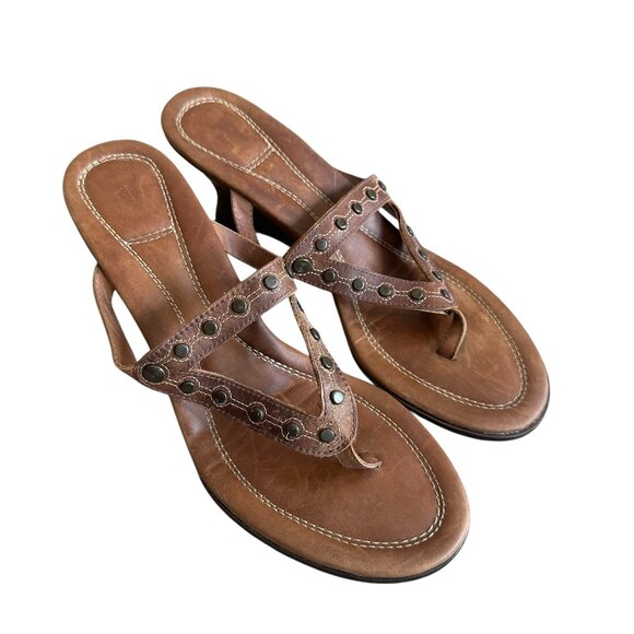 Frye Leather Slip On Slide Sandals Stud Detail Brown Low Wedge Heel Size 8.5 - Picture 1 of 12